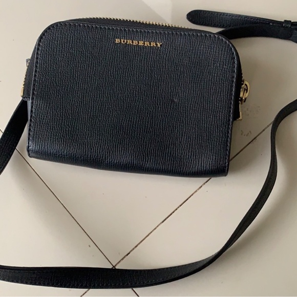 BURBERRY cross-body / belt bag. - Picture 6 of 12